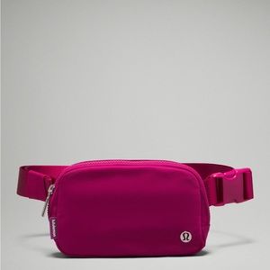 Lululemon Everywhere Belt Bag “wild berry”